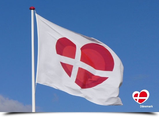 Postkarte "Flagge beim Hvalpsund Turistbureau"