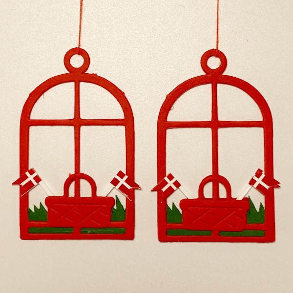 Fensterbild Korb mit Dannebrog rot, 2 Stk